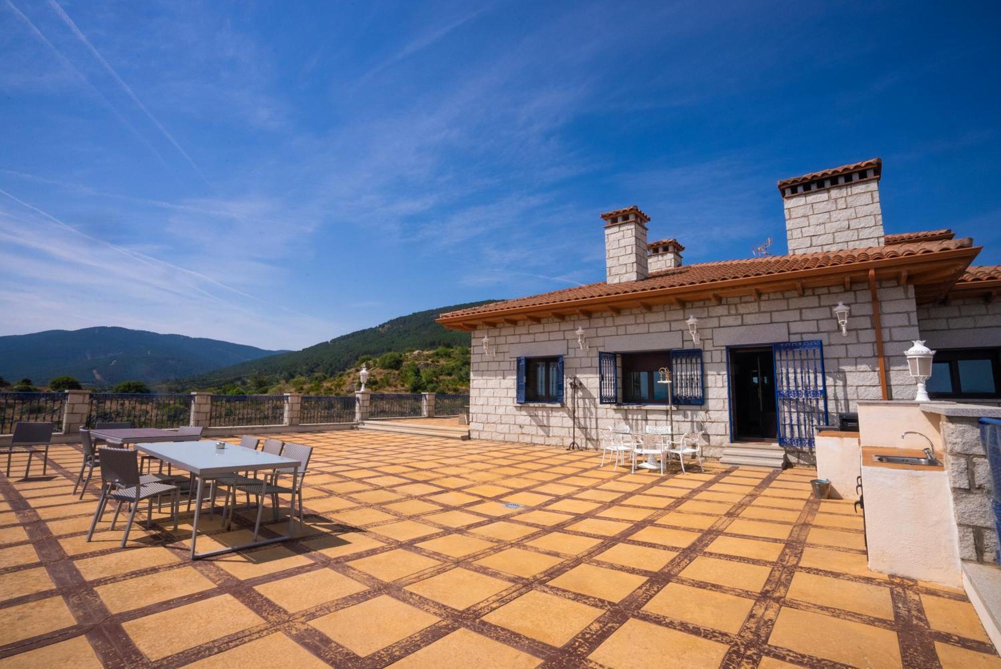Mansion Con Jacuzzi A 40 Grados, Gran Piscina Y Padel Villa El Tiemblo Exterior photo