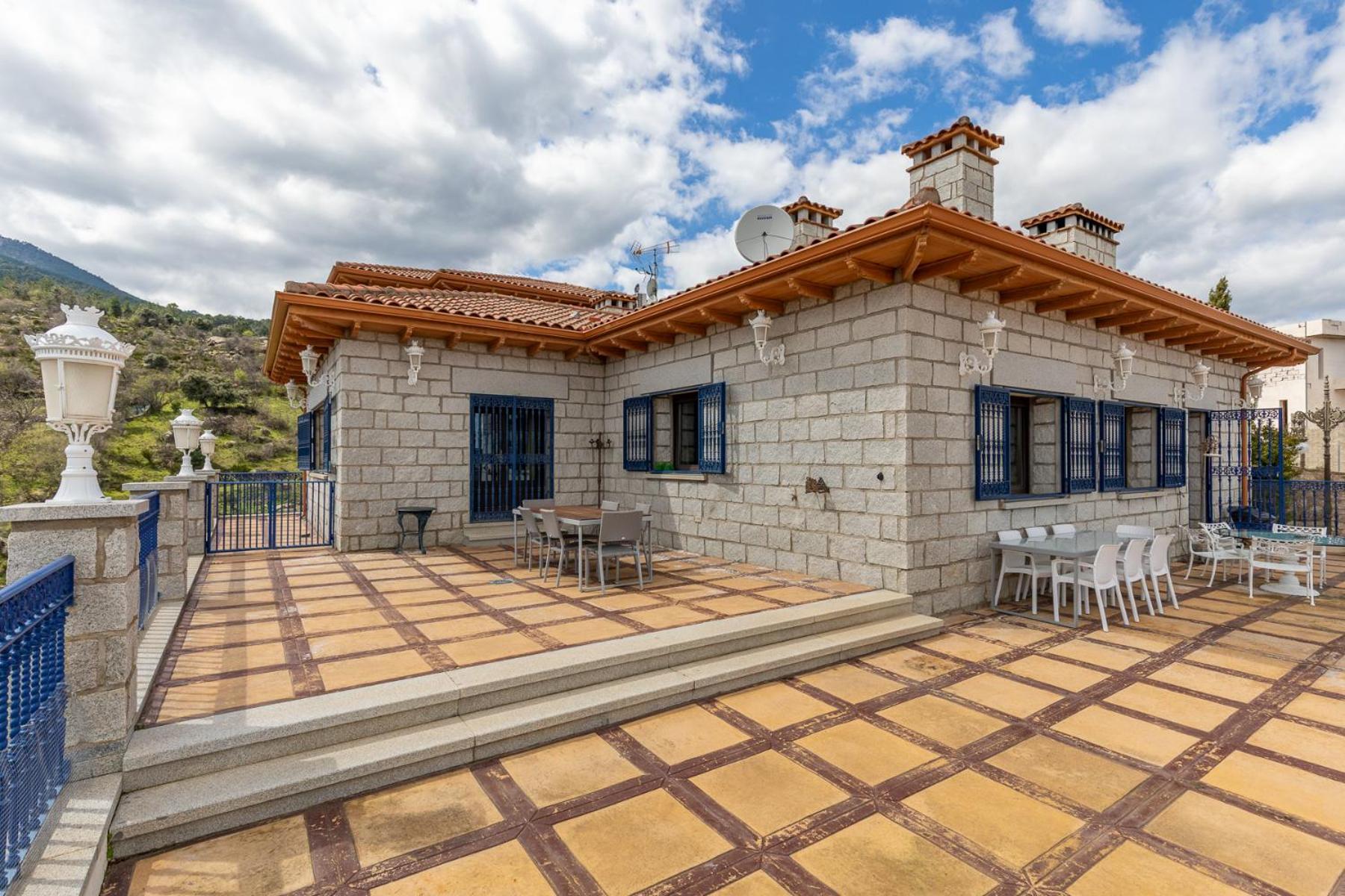 Mansion Con Jacuzzi A 40 Grados, Gran Piscina Y Padel Villa El Tiemblo Exterior photo
